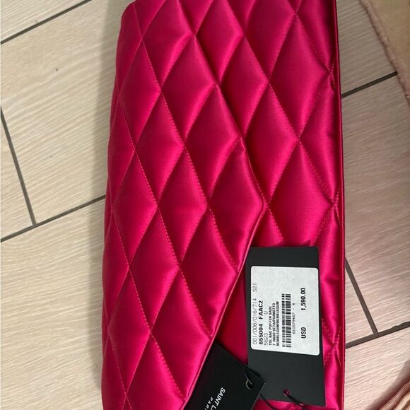 Brand new Saint Laurent
Sade Puffer Satin Envelope Clutch - Picture 3 of 12